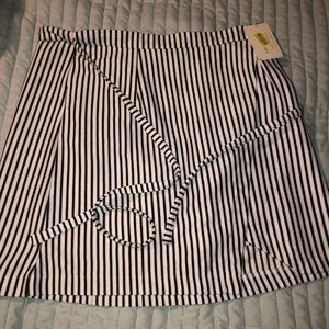 NWT SKIRT